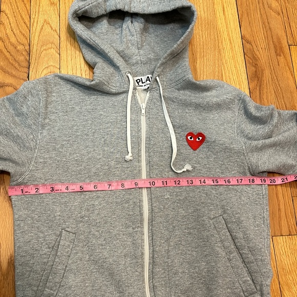 ❤️Comme Des Garçons PLAY✨ Gray Zip Up Graphic Hoodie Sweatshirt Size small - Picture 14 of 15